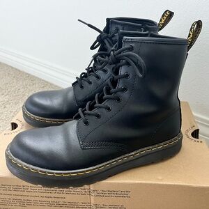 DR. MARTENS BIG KID ZAVALA YOUTH COMBAT BOOTS